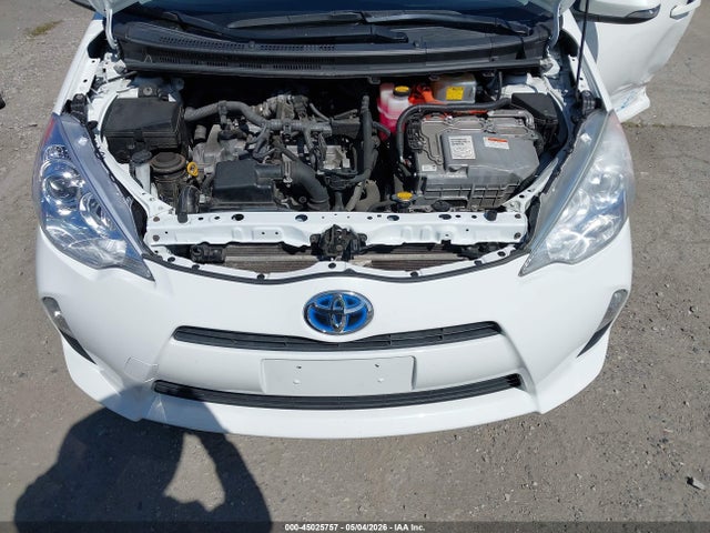 Toyota Prius c Three