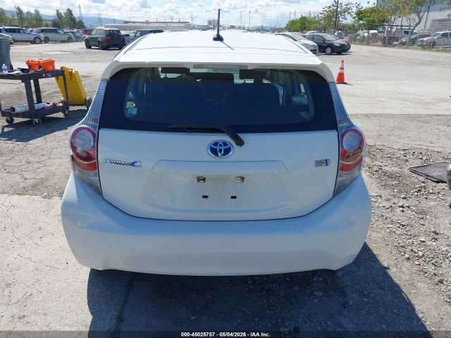 Toyota Prius c Three