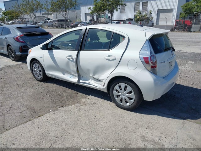 Toyota Prius c Three