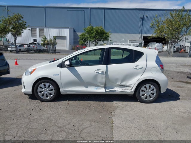 Toyota Prius c Three