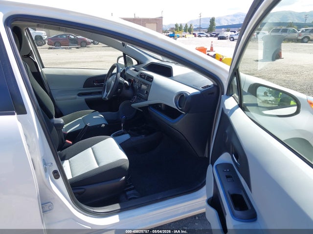 Toyota Prius c Three