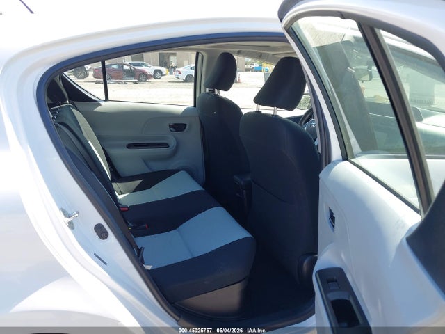 Toyota Prius c Three