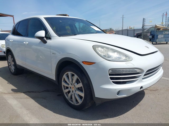 Salvage Porsche Cayenne Image