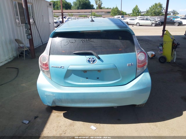 Toyota Prius c Four