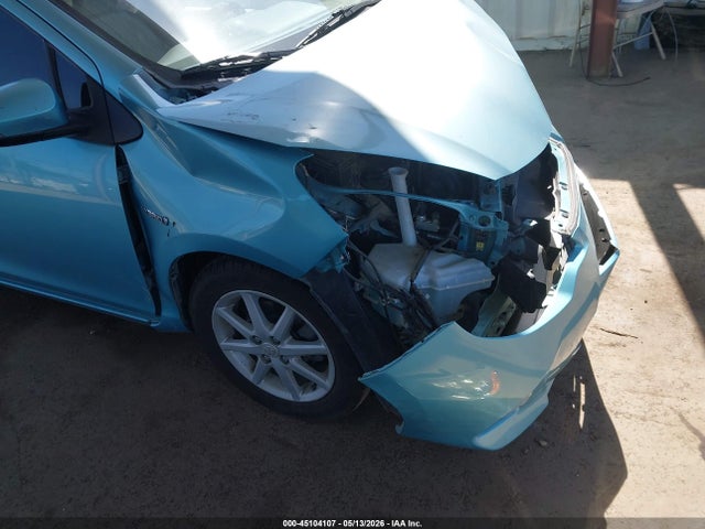 Toyota Prius c Four