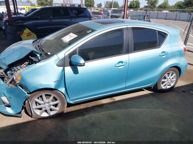 Toyota Prius c Four