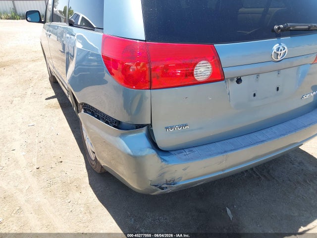 Toyota Sienna Le