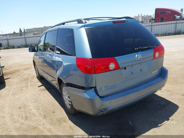 Toyota Sienna Le