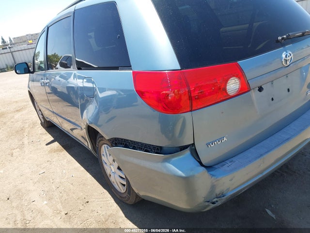 Toyota Sienna Le