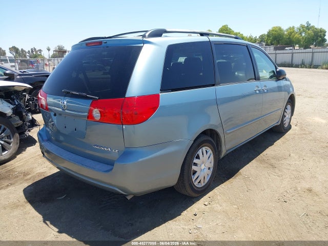Toyota Sienna Le