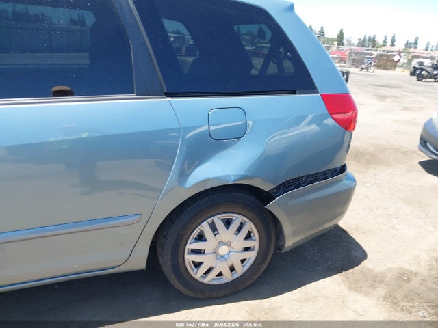Toyota Sienna Le
