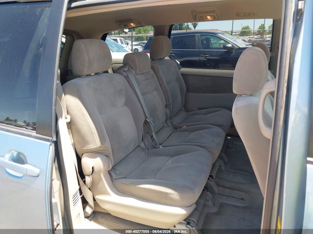 Toyota Sienna Le