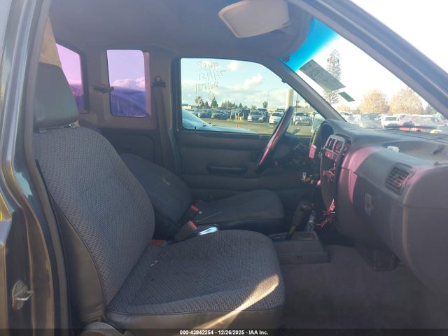 Nissan 4x2 Truck