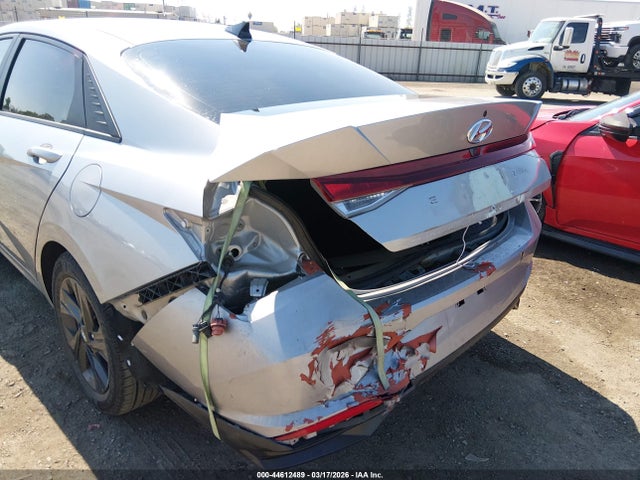 Hyundai ELANTRA Sel