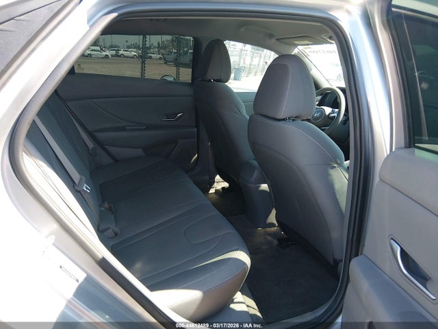 Hyundai ELANTRA Sel