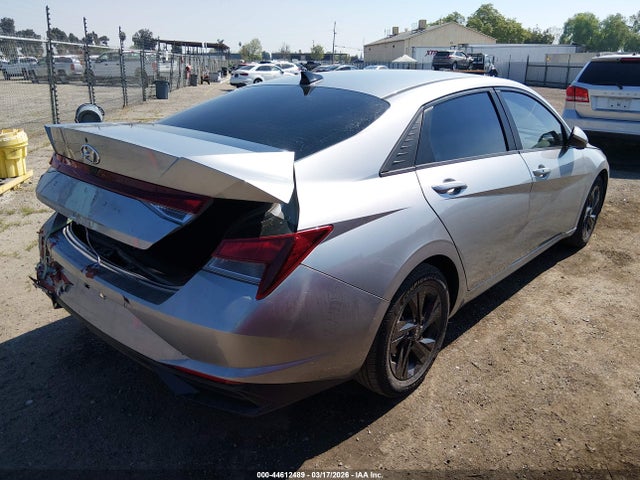 Hyundai ELANTRA Sel
