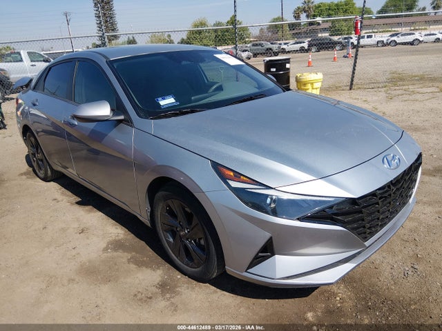 Salvage Hyundai ELANTRA Image
