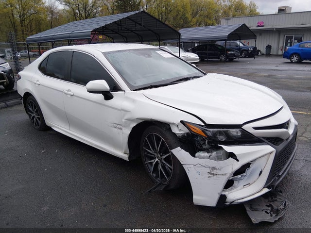 Salvage Toyota Camry Image