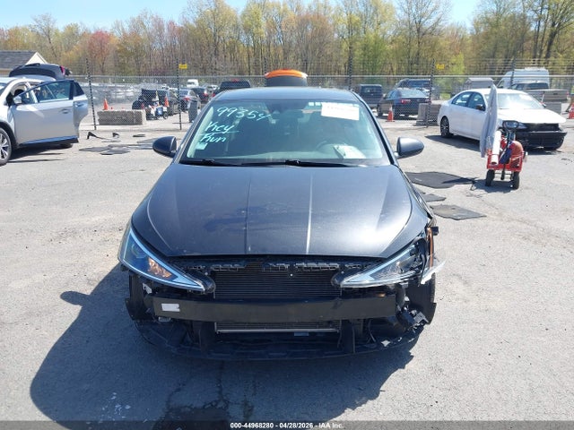 Hyundai ELANTRA Sel