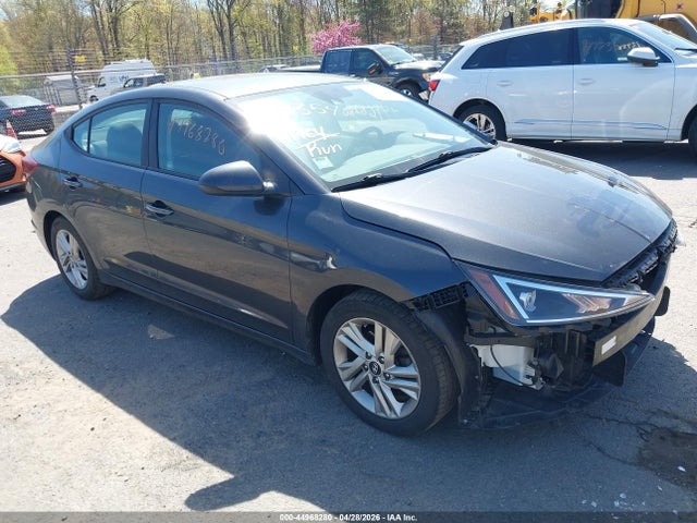 Salvage Hyundai ELANTRA Image