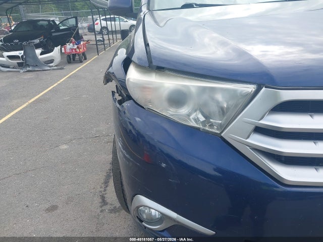 Toyota Highlander Base V6