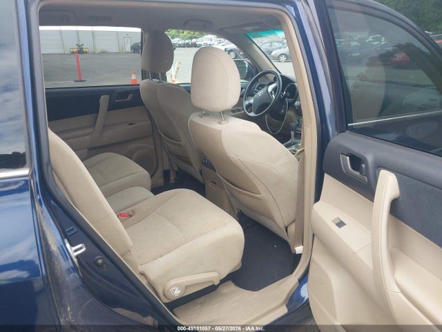 Toyota Highlander Base V6