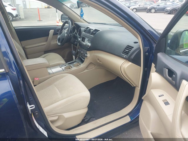 Toyota Highlander Base V6