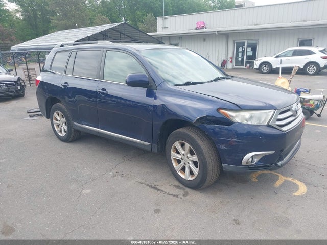 Salvage Toyota Highlander Image