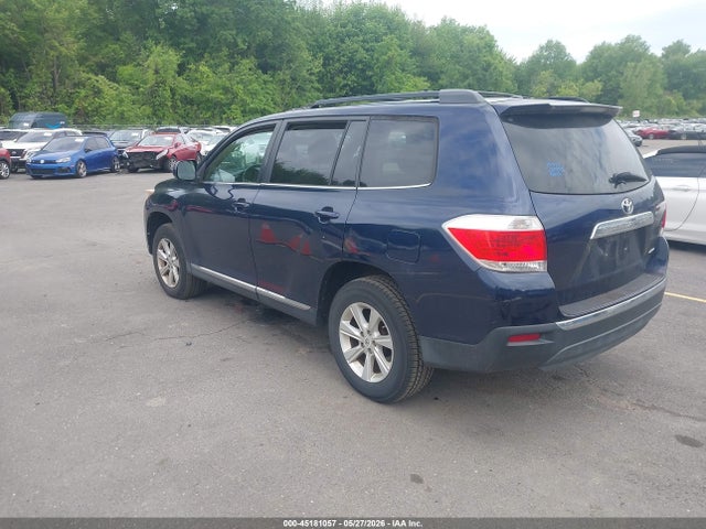 Toyota Highlander Base V6