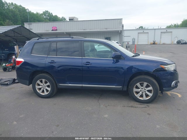 Toyota Highlander Base V6
