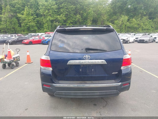 Toyota Highlander Base V6