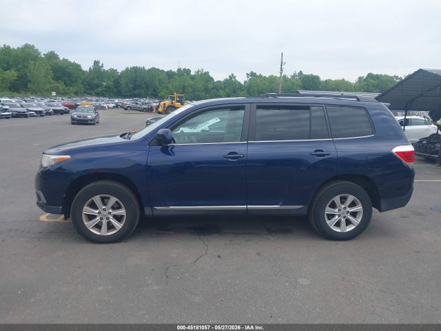 Toyota Highlander Base V6