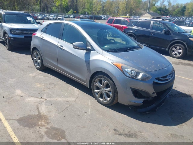 Salvage Hyundai ELANTRA Image