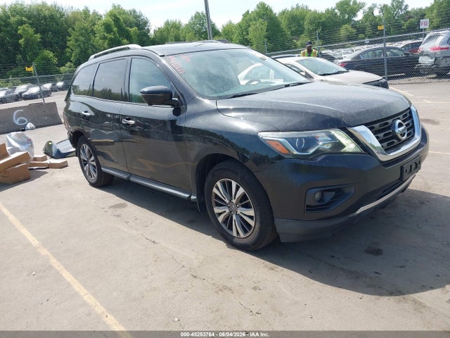 Salvage Nissan Pathfinder Image