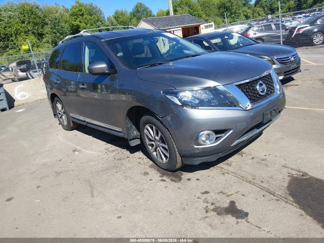 Salvage Nissan Pathfinder Image