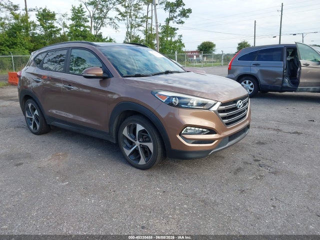 Salvage Hyundai TUCSON Image