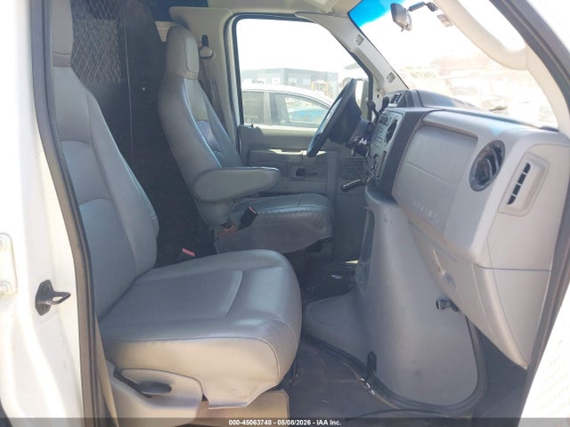 Ford E-150 Commercial