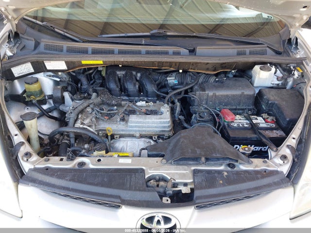 Toyota Sienna Le