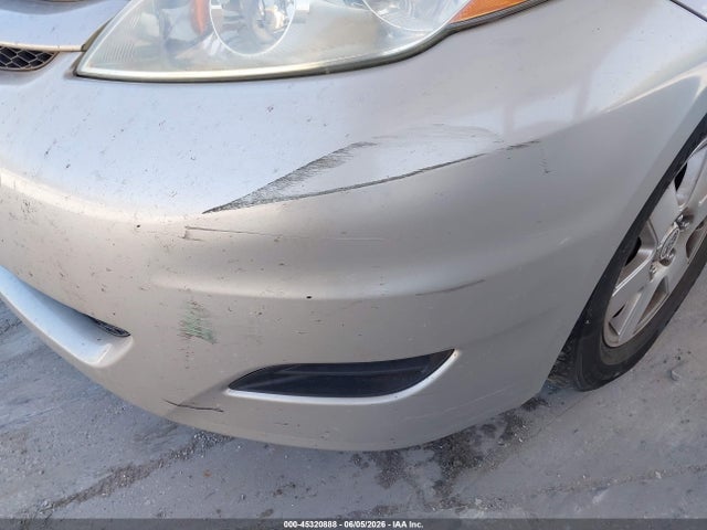 Toyota Sienna Le