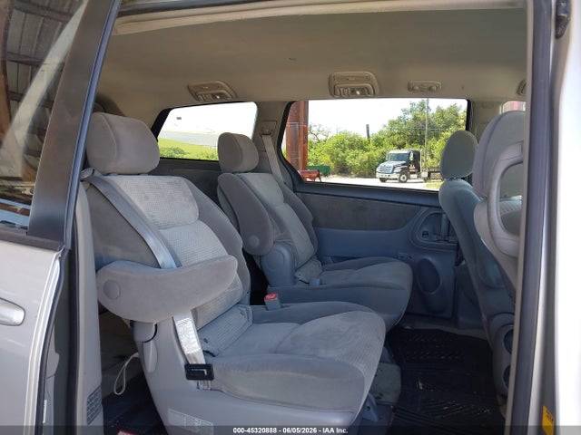 Toyota Sienna Le