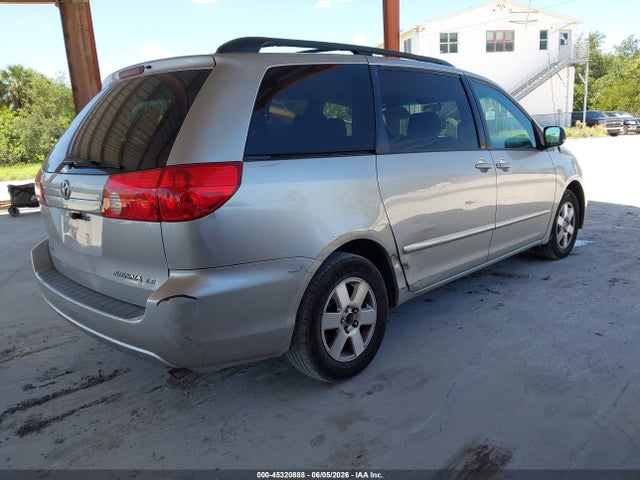 Toyota Sienna Le