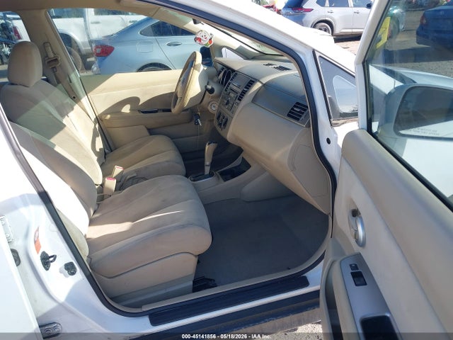 Nissan Versa 1.8s