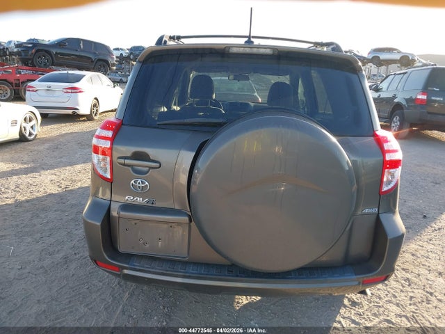 Toyota RAV4 Base V6