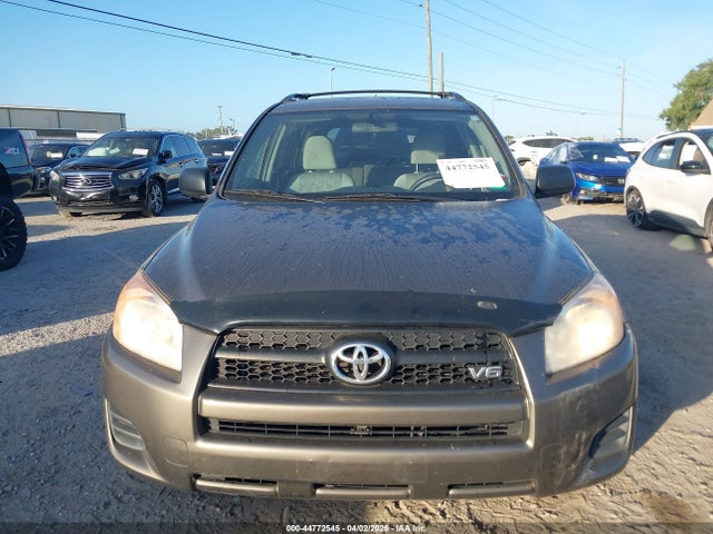 Toyota RAV4 Base V6