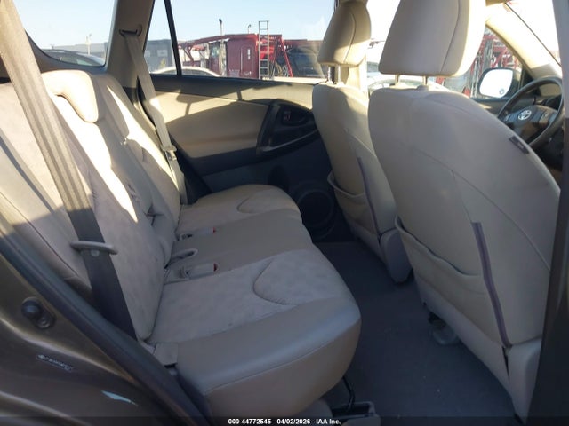 Toyota RAV4 Base V6