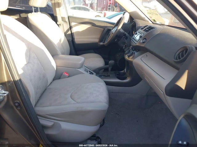 Toyota RAV4 Base V6