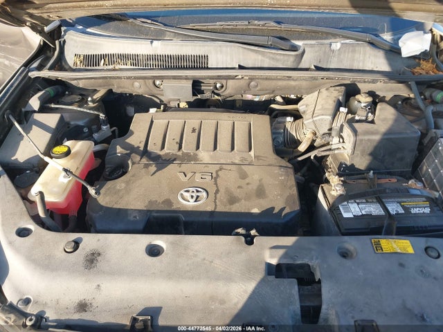 Toyota RAV4 Base V6