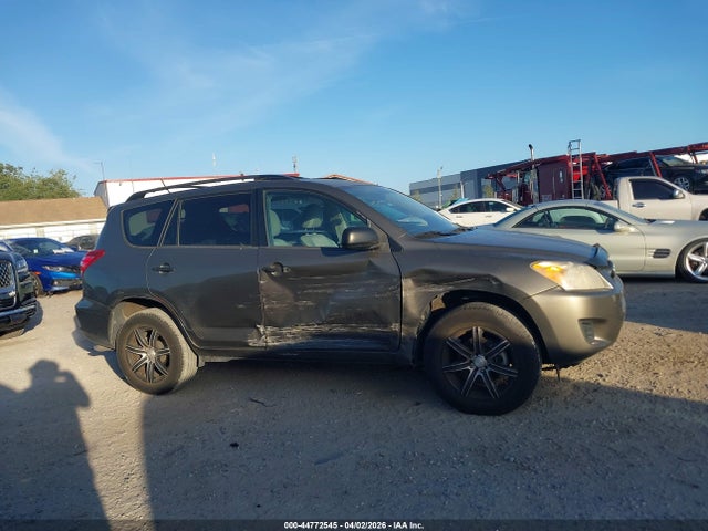 Toyota RAV4 Base V6