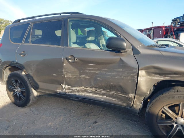 Toyota RAV4 Base V6