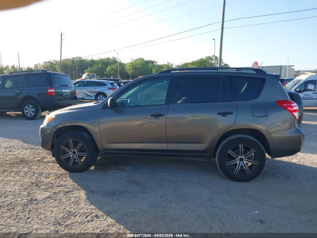 Toyota RAV4 Base V6